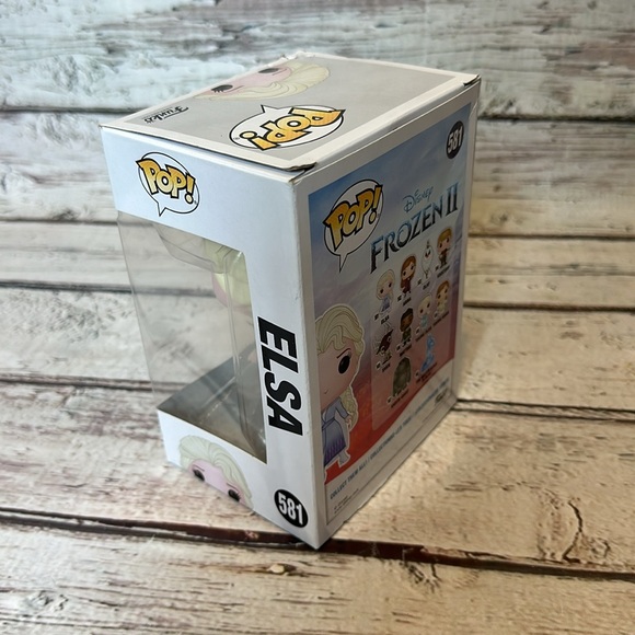 Funko Disney Frozen II Elsa 581 in Damaged Box - Picture 4 of 4